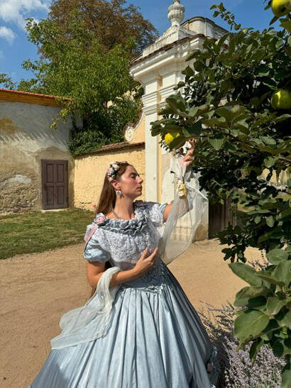 The Unibrow Girl galeria